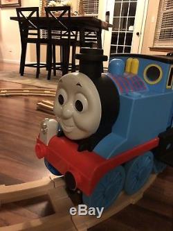 thomas ride on train and track