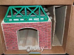 1996 Henry's Tunnel THOMAS THE TANK ENGINE Wooden Train Learning Curve -MIB