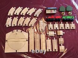 1999 Learning Curve Wooden Railway Thomas Tank Engine James Goes Buzz Buzz Set