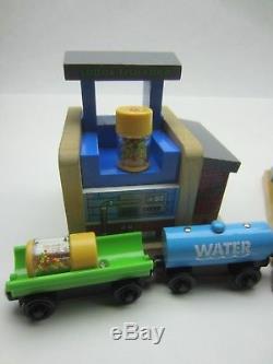 Aquarium Fish Food Factory Clown Water set Thomas engine wooden railway train
