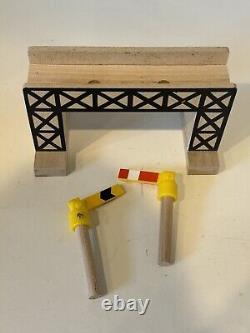 Britt Allcroft Thomas Tank Engine & Friends Wooden Train Pedestrian Bridge NEW