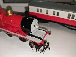 Hornby Thomas The Tank JAMES Red Engine, Tender & 3 coaches lot OO Scale R852