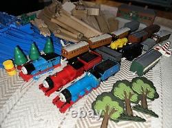 Huge Lot Train Tracks & building TOMY Thomas Blue Track master 3 Engines 82 Trak