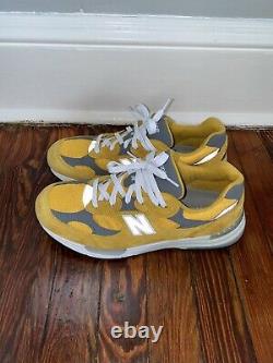 New Balance 992 Yellow Grey size 10 (Preowned Good Condition) SHIPS ASAP