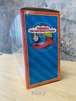 New In Original Box VTG Thomas the Train Engine Shed Roundhouse Station 1996
