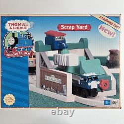 THOMAS & FRIENDS SCRAP YARD NEW SET With LORRY INSIDE #99367 LEARNING CURVE WOODEN