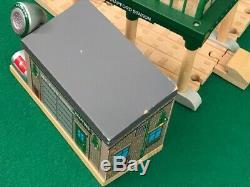 THOMAS & FRIENDS WOODEN RAILWAY DELUXE KNAPFORD STATION WITH SOUNDS for BRIO SET