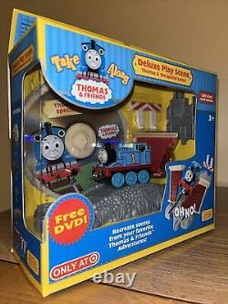 THOMAS SPECIAL LETTER! THOMAS FRIENDS TRAIN Deluxe PLAY SCENE! NEW IN BOX