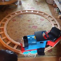 THOMAS THE TANK ENGINE RIDE ON TOY TRAIN With12 Tracks & 2 New Battery PEG PEREGO