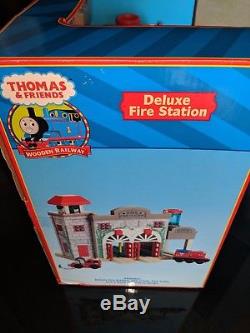 THOMAS THE TANK & FRIENDS DELUXE FIRE STATION With2 ENGINES 2006NEWith/RARE