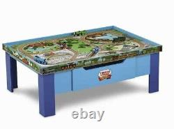 THOMAS THE TRAIN! Wood table, excellent conditions. Ideal to play with Trains