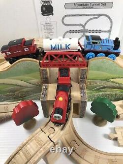 Thomas & Friends 2002 Mountain Tunnel Set with Accessories Track is 100% Complete