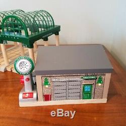 Thomas & Friends 2007 Deluxe Knapford Station Working Microphone Wooden Railway