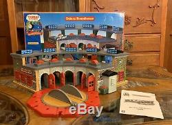 Thomas & Friends Deluxe Roundhouse & Turntable Train Play Set BOX & Guide 2006