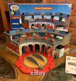 Thomas & Friends Deluxe Roundhouse & Turntable Train Play Set BOX & Guide 2006