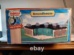 Thomas & Friends Roundhouse 2009 LC09975 New In Box RARE (96)