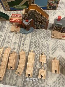 Thomas & Friends Talking Wooden Railway Great Discovery Set 35 Pieces READ