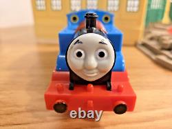 Thomas & Friends Thomas At Tidmouth Sheds Trackmaster Motorized Rail & EXTRAS