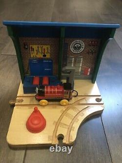 Thomas & Friends Wooden RAILWAY REPAIR AND GO STATION AT SODOR STEAMWORKS