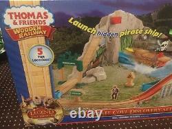 Thomas & Friends Wooden Railway CDK57 Pirate Cove Discovery Set NEW, Sealed