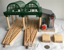Thomas & Friends Wooden Railway Deluxe Knapford Station No Sounds