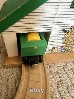 Thomas & Friends Wooden Railway Train LIFT & LOAD SET 2001 CLICKETY CLACK / Read