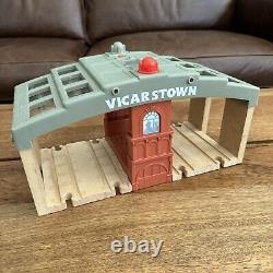 Thomas & Friends Wooden Railway Train VICARSTOWN Station WORKING