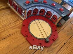 Thomas & Friends wooden Railway 2004 Deluxe Tidmouth Shed Roundhouse Set TALKING