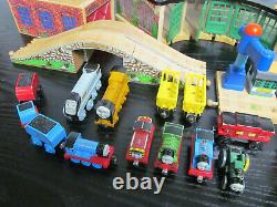 Thomas The Train Original Tank Engine And Friends / Wooden Track / Accessories