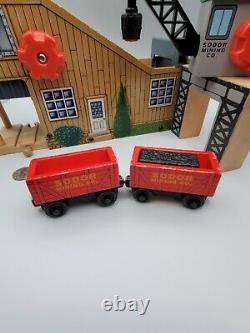 Thomas Train Friends Tank Engine Wooden Railway Coal Station Cargo Cars & Loader