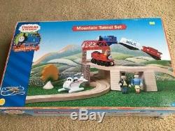 Thomas Train MOUNTAIN TUNNEL SET WOOD Learning Curve Track NEW magnet Tank Engin