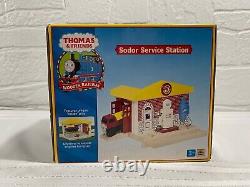 Thomas Wooden Railway 2002 SODOR SERVICE STATION LORRY 2 Fuel Train Set NIB