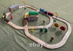 Thomas Wooden Railway AROUND THE BARREL LOADER SET + EXTRAS Clickity Clack Track