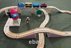 Thomas Wooden Railway Conductor's Figure 8 Trains Set with Expansion Pack + Extra