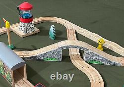 Thomas Wooden Railway Engineers Playset TRAIN SET Tracks Bumpy Tunnel Tower