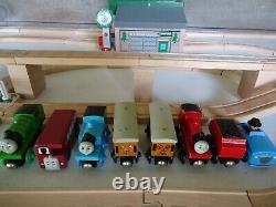Thomas and Friends Wooden Railway Deluxe Knapford Station Mega Set 70+ Pieces