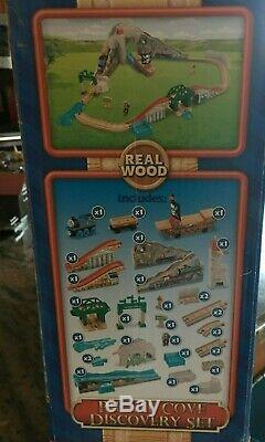 Thomas and Friends Wooden Railway Pirate Cove Discovery Set