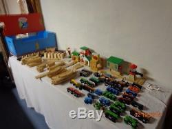 Thomas the Tank Engine Lift and Load Deluxe Set with Toy Box all retired Pieces