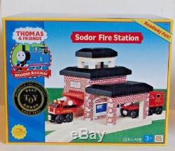 Thomas the Train & Friends Tank Engine Wooden Railway Sodor Fire Station 36 NEW