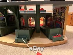 Thomas the Train TIDMOUTH ENGINE SHED Deluxe Roundhouse Station with Sounds Wooden
