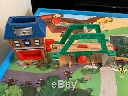 Thomas the Train WOODEN TABLE/PLAYBOARD Learning Curve With Train Set & Building