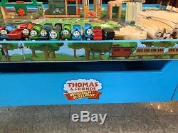 Thomas the Train WOODEN TABLE/PLAYBOARD Learning Curve With Train Set & Building