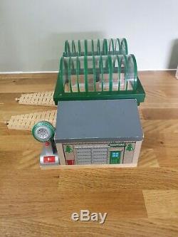 Thomas the tank engine Brio/ELCstyle Wooden Trains Deluxe Knapford Station