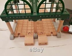 Thomas the tank engine & Friends WOODEN KNAPFORD STATION WITH LIGHTS AND SOUND