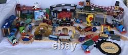 Thomas the train ENGINE Lot Magnetic Trains AND accessories lot Over 100 PIECES